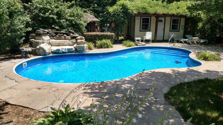 5 of the Top Advantages of Owning a Vinyl Liner Swimming Pool